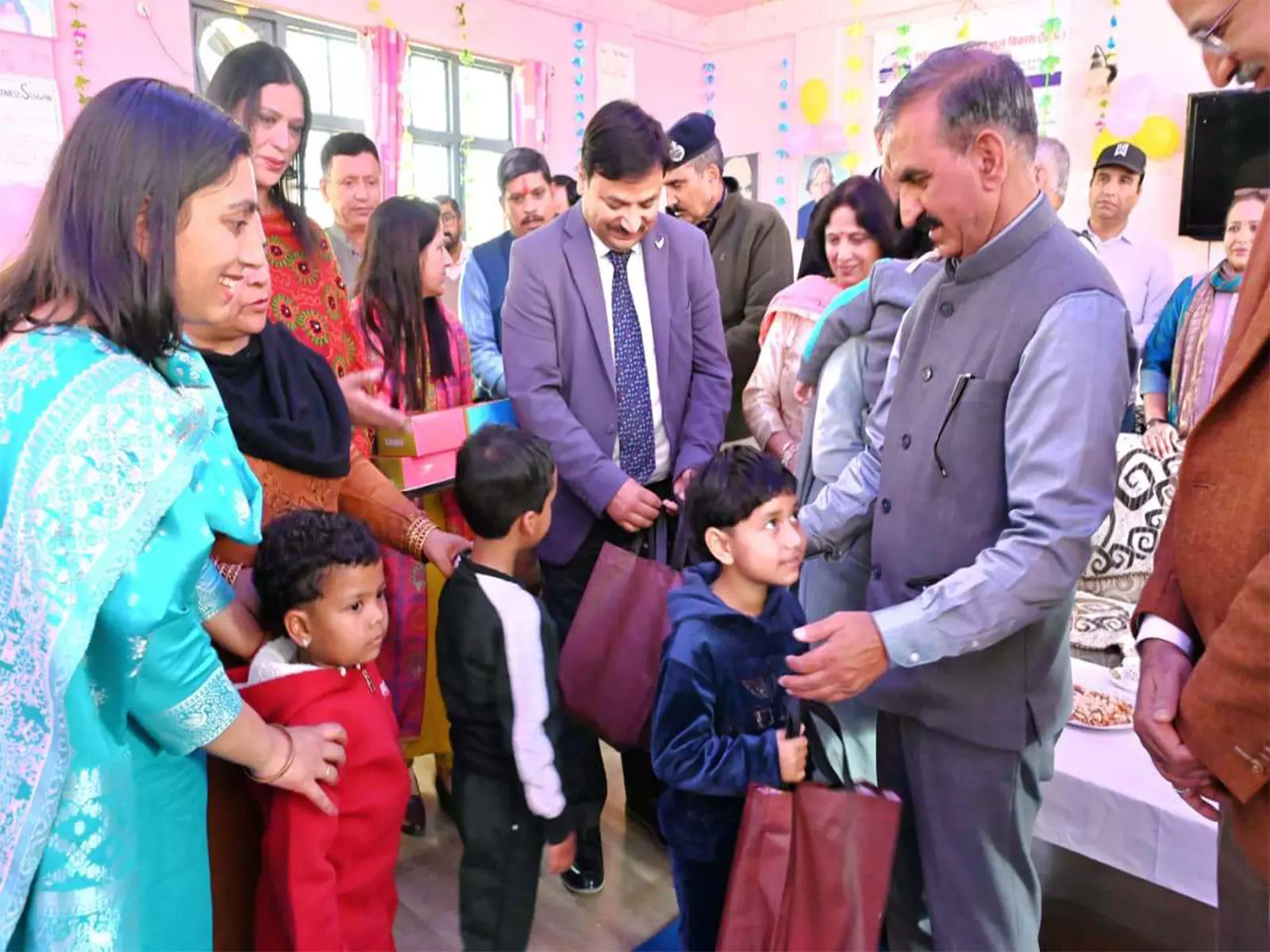 CM सुखविंदर ने टूटीकंडी बाल आश्रम के बच्चों के साथ मनाई दिवाली CM सुखविंदर ने टूटीकंडी बाल आश्रम के बच्चों के साथ मनाई दिवाली