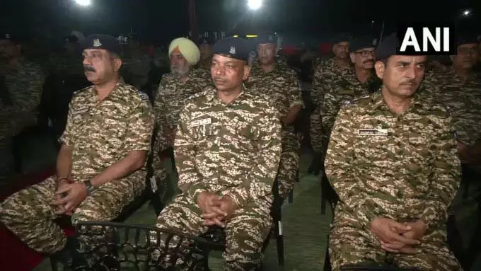 CRPF की 13 बटालियन ने तैनाती के बीच मनाई दिवाली, घर से दूर भी झलकी खुशियाँ CRPF की 13 बटालियन ने तैनाती के बीच मनाई दिवाली, घर से दूर भी झलकी खुशियाँ