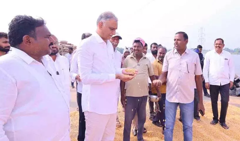 Harish Rao ने किसानों की उपेक्षा के लिए सीएम रेवंत रेड्डी की आलोचना की Harish Rao ने किसानों की उपेक्षा के लिए सीएम रेवंत रेड्डी की आलोचना की