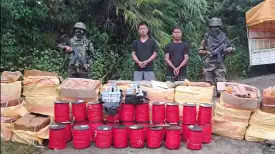 Mizoram में भारत-म्यांमार सीमा से दो गिरफ्तार, विस्फोटक बरामद Mizoram में भारत-म्यांमार सीमा से दो गिरफ्तार, विस्फोटक बरामद