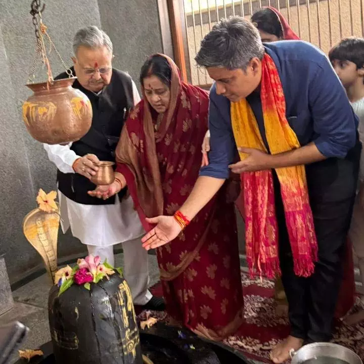 विधानसभा अध्यक्ष डॉ. रमन सिंह ने नरक चतुर्दशी पर ठाठापुर में की पूजा, ग्रामवासियों को दी दीपावली की बधाई विधानसभा अध्यक्ष डॉ. रमन सिंह ने नरक चतुर्दशी पर ठाठापुर में की पूजा, ग्रामवासियों को दी दीपावली की बधाई