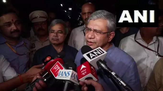 भ्रामक वीडियो पर चेतावनी दी, रेलवे कर्मचारियों की मेहनत को किया रेखांकित भ्रामक वीडियो पर चेतावनी दी, रेलवे कर्मचारियों की मेहनत को किया रेखांकित