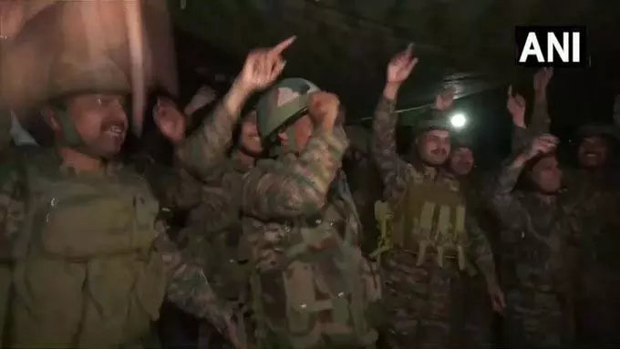 LOC तंगधार में जवानों ने दिवाली पर मनाया उत्सव LOC तंगधार में जवानों ने दिवाली पर मनाया उत्सव