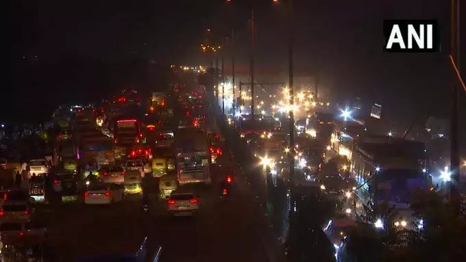 Delhi: दिवाली से पहले आनंद विहार में ट्रैफिक जाम Delhi: दिवाली से पहले आनंद विहार में ट्रैफिक जाम