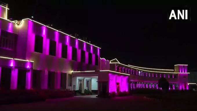 भुवनेश्वर राजभवन दिवाली पर रंग-बिरंगी रोशनी से जगमगा उठा भुवनेश्वर राजभवन दिवाली पर रंग-बिरंगी रोशनी से जगमगा उठा