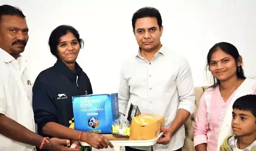 KT Rama Rao ने पैराथलीट आर्चना को साउथ एशियन चैंपियनशिप के लिए वित्तीय मदद दी KT Rama Rao ने पैराथलीट आर्चना को साउथ एशियन चैंपियनशिप के लिए वित्तीय मदद दी