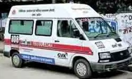 Uttar Pradesh: अलर्ट की गईं एंबुलेंस, पटाखों से जलने या आपात स्थिति में करें 108 पर कॉल