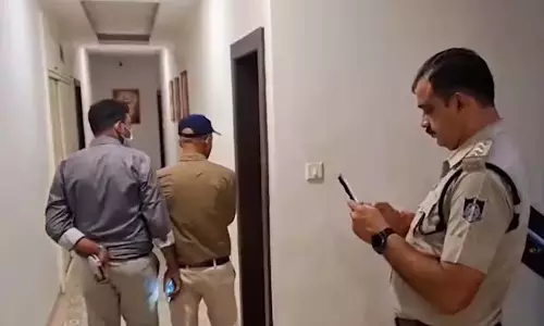 सब इंस्पेक्टर की लाश होटल में मिली, फोरेंसिक टीम को बुलाया गया सब इंस्पेक्टर की लाश होटल में मिली, फोरेंसिक टीम को बुलाया गया