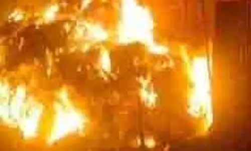 Up News : रिफाइनरी प्लांट में लगी भीषण आग, दूर तक दहले लोग Up News : रिफाइनरी प्लांट में लगी भीषण आग, दूर तक दहले लोग