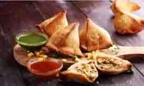 Moong Dal Samosa: इस बार बनाएं मूंग दाल आटे के समोसे, जानिए स्वादिष्ट और आसान रेसिपी Moong Dal Samosa: इस बार बनाएं मूंग दाल आटे के समोसे, जानिए स्वादिष्ट और आसान रेसिपी