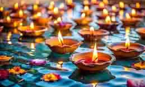 Choti Diwali 2025: आज है छोटी दिवाली, शाम को जलाएं कितने दीपक, कहां-कहां रखें Choti Diwali 2025: आज है छोटी दिवाली, शाम को जलाएं कितने दीपक, कहां-कहां रखें