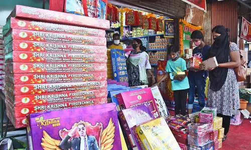 पटाखे फोड़ने के लिए समय की पाबंदी: पूरे तमिलनाडु में पुलिस अलर्ट पर