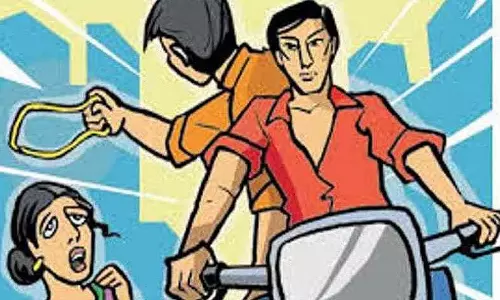 Navi Mumbai : सीवुड्स में पाम बीच रोड पर शाम की सैर के दौरान महिला पर हमला Navi Mumbai : सीवुड्स में पाम बीच रोड पर शाम की सैर के दौरान महिला पर हमला