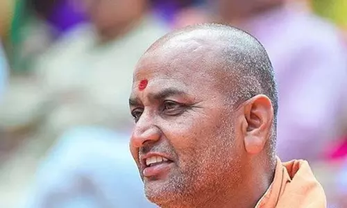 विजयपुरा में एंट्री पर रोक: कदासिद्धेश्वर स्वामीजी DC के आदेश को तोड़कर कनेरी मठ गए विजयपुरा में एंट्री पर रोक: कदासिद्धेश्वर स्वामीजी DC के आदेश को तोड़कर कनेरी मठ गए