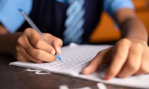 Karnataka : प्राइमरी स्कूल के टीचरों को छठी और सातवीं क्लास पढ़ाने की इजाज़त देता है