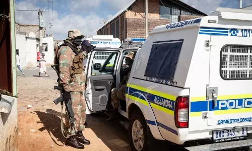 South Africa के केपटाउन में सामूहिक गोलीबारी में सात लोगों की मौत South Africa के केपटाउन में सामूहिक गोलीबारी में सात लोगों की मौत