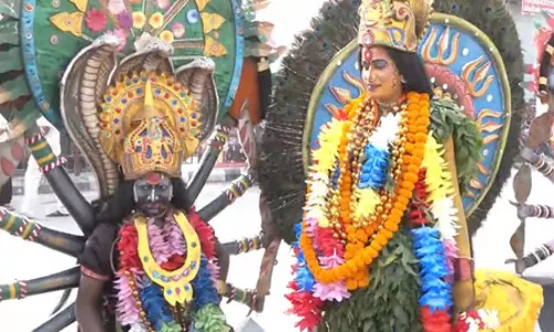 दीपोत्सव के मौके पर फूलों से सजी अयोध्या नगरी, झांकियों से जीता भक्तों का दिल