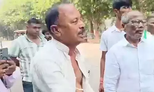 टिकट नहीं मिलने पर जताई नाराजगी, नेता जी ने उठाया चौंकाने वाला कदम टिकट नहीं मिलने पर जताई नाराजगी, नेता जी ने उठाया चौंकाने वाला कदम