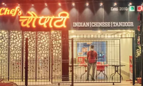 रेस्टोरेंट संचालक की गोली मारकर हत्या, विरोध में सड़क पर उतरे लोग