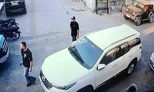 पंजाब के फिल्लौर में NRI ने सामाजिक कार्यकर्ता पर की गोलीबारी, एक घायल, पुलिस आरोपी की तलाश में जुटी पंजाब के फिल्लौर में NRI ने सामाजिक कार्यकर्ता पर की गोलीबारी, एक घायल, पुलिस आरोपी की तलाश में जुटी