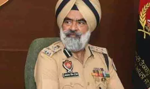 रोपड़ के निलंबित DIG भुल्लर पर फार्महाउस से 108 शराब की बोतलें बरामद, मामला दर्ज रोपड़ के निलंबित DIG भुल्लर पर फार्महाउस से 108 शराब की बोतलें बरामद, मामला दर्ज