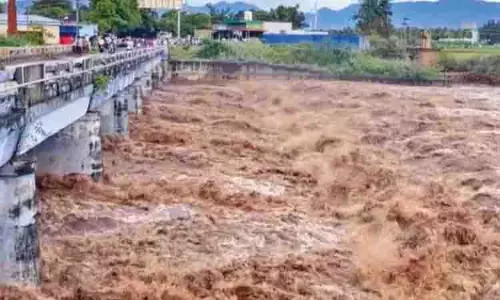 Vaigai Dam का जलस्तर तेज़ी से बढ़ा, 5 ज़िलों में बाढ़ की चेतावनी जारी Vaigai Dam का जलस्तर तेज़ी से बढ़ा, 5 ज़िलों में बाढ़ की चेतावनी जारी