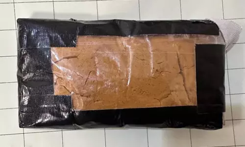 Airport पर डीआरआई की कार्रवाई, 1.2 किलो सोना जब्त, दो एयरपोर्ट कर्मचारी गिरफ्तार