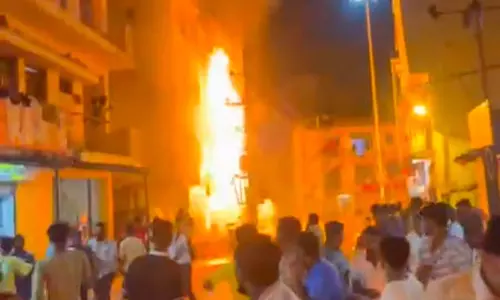 Gas leak: पानीपुरी की दुकान में आग लग गई Gas leak: पानीपुरी की दुकान में आग लग गई