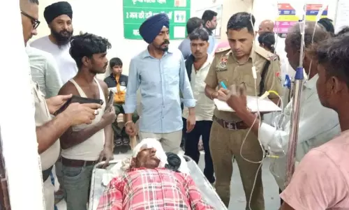 Haryana : लापरवाही से चलाई गई कार से 8 लोग घायल, वाहनों को नुकसान Haryana : लापरवाही से चलाई गई कार से 8 लोग घायल, वाहनों को नुकसान