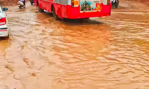 सड़क के काम में देरी: राइडर्स को परेशानी सड़क के काम में देरी: राइडर्स को परेशानी