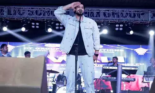Jalandhar: जश्न-ए-दिवाली में गुरनाम भुल्लर ने दर्शकों का मनोरंजन किया Jalandhar: जश्न-ए-दिवाली में गुरनाम भुल्लर ने दर्शकों का मनोरंजन किया