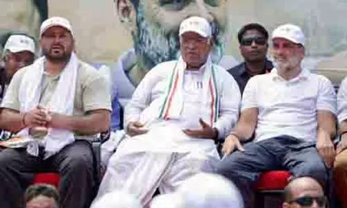बिहार में सीट बंटवारे पर गतिरोध, BJP ने महागठबंधन पर साधा निशाना बिहार में सीट बंटवारे पर गतिरोध, BJP ने महागठबंधन पर साधा निशाना