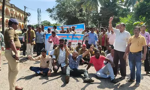 कारवार कैगा रोड: डामरीकरण की मांग