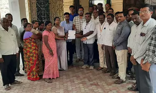 लाइब्रेरी सुपरवाइजर की आत्महत्या का मामला: कार्रवाई की मांग लाइब्रेरी सुपरवाइजर की आत्महत्या का मामला: कार्रवाई की मांग