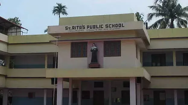 kerala: हिजाब मामले में परिवार ने कोर्ट के फैसले तक स्कूल से नहीं लिया ट्रांसफर kerala: हिजाब मामले में परिवार ने कोर्ट के फैसले तक स्कूल से नहीं लिया ट्रांसफर
