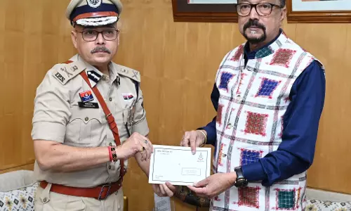 राज्यपाल डेका से छत्तीसगढ़ सशस्त्र बल के एडीजी विवेकानंद सिन्हा ने की मुलाकात