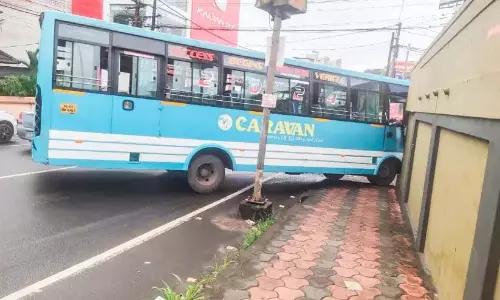 Kerala : एक प्राइवेट बस ने KSRTC बस को टक्कर मार दी