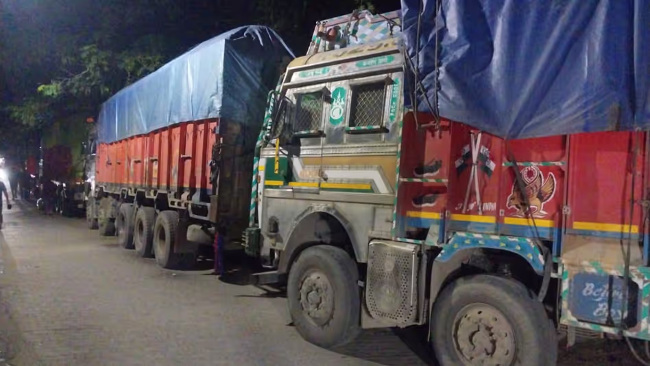 Assam :  मार्गेरिटा पुलिस ने आधी रात के अभियान के दौरान चार अवैध कोयला लदे ट्रक जब्त