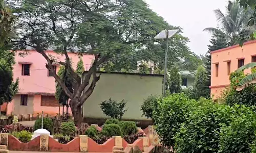 Odisha: छात्रावास में शराब की थैलियां मिलीं, 9 छात्र निलंबित