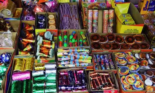 Himachal: दिवाली के लिए अग्निशमन विभाग ने जारी की सलाह, लाइसेंस प्राप्त विक्रेताओं से ही खरीदें पटाखे