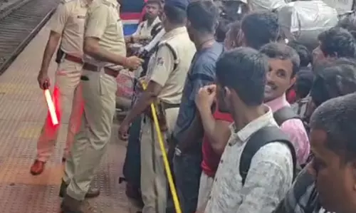 रायपुर रेलवे स्टेशन में भीड़ के बीच अनहोनी रोकने RPF अलर्ट