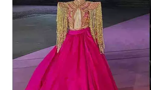 Pink Ball 2025 में उर्फी जावेद का ग्लैमरस लुक Pink Ball 2025 में उर्फी जावेद का ग्लैमरस लुक