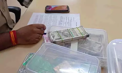 राजस्थान: जयपुर SOG ने 43.24 लाख रुपये के नकली नोट जब्त किए, 5 गिरफ्तार राजस्थान: जयपुर SOG ने 43.24 लाख रुपये के नकली नोट जब्त किए, 5 गिरफ्तार