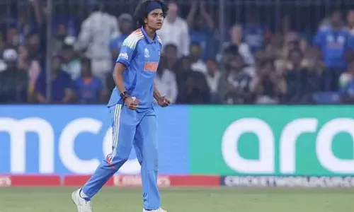 Sree Charani ने शतकीय साझेदारी तोड़ी, इंग्लैंड ने तीसरा विकेट खोया Sree Charani ने शतकीय साझेदारी तोड़ी, इंग्लैंड ने तीसरा विकेट खोया