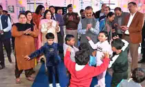 हिमाचल के CM ने बाल आश्रम के बच्चों के साथ दिवाली मनाई