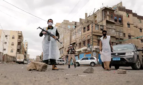 Yemen के हूती विद्रोहियों ने 20 संयुक्त राष्ट्र कर्मचारियों को हिरासत में लिया, उपकरण जब्त किए Yemen के हूती विद्रोहियों ने 20 संयुक्त राष्ट्र कर्मचारियों को हिरासत में लिया, उपकरण जब्त किए