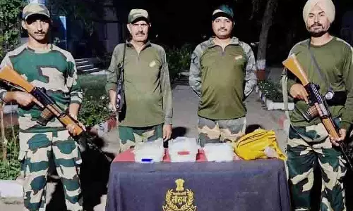 BSF ने ड्रोन आधारित तस्करी के प्रयासों को विफल किया BSF ने ड्रोन आधारित तस्करी के प्रयासों को विफल किया