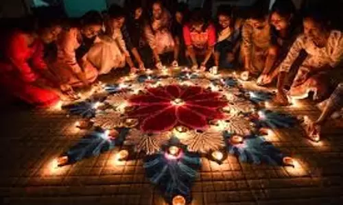 Diwali की शुभकामनाएं भेजें दिल से छू जाने वाले मैसेज के साथ