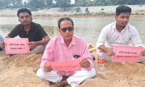 Keonjhar में अवैध रेत खनन के खिलाफ ‘रेत सत्याग्रह’ शुरू Keonjhar में अवैध रेत खनन के खिलाफ ‘रेत सत्याग्रह’ शुरू