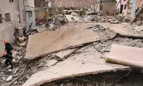 Amritsar: हेरिटेज स्ट्रीट के पास पुरानी इमारत ढह गई Amritsar: हेरिटेज स्ट्रीट के पास पुरानी इमारत ढह गई
